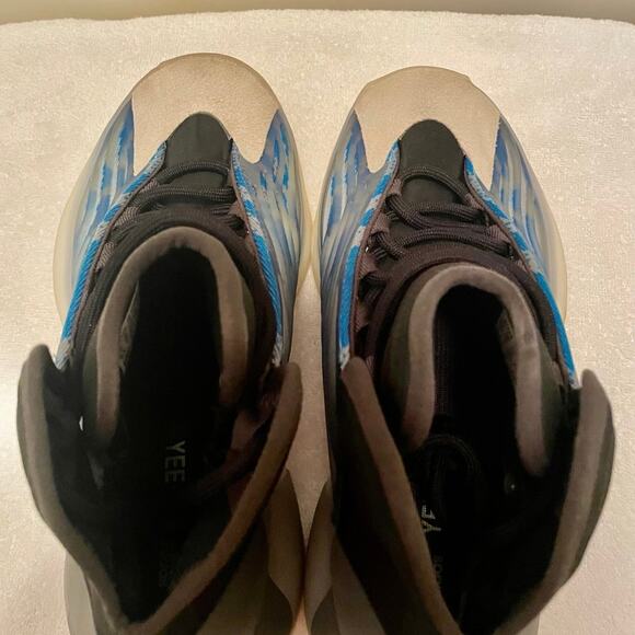 Adidas Yeezy QNTMZ Basketball Sneaker - Men’s Size 6.5/Women’s Size 8 main image 8